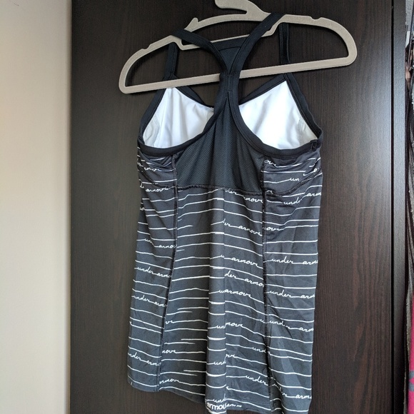 Under armour heat gear tank top with built in bra - Picture 3 of 4